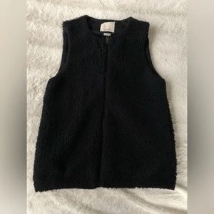 Aritzia WILFRED Women's CHATOU VEST Sherpa Faux Fur Full Zip Jacket Black XXS